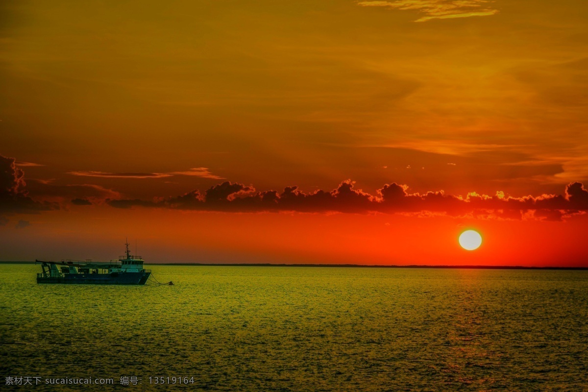 壁纸 彩霞 船舶 船只 大海 风景 海景 海平面 夕阳 日出 轮船 渔船 黄昏 海洋 唯美 梦幻 美景 自然 阳光 景观 景色 美丽自然 自然风景 自然景观 生活 旅游餐饮