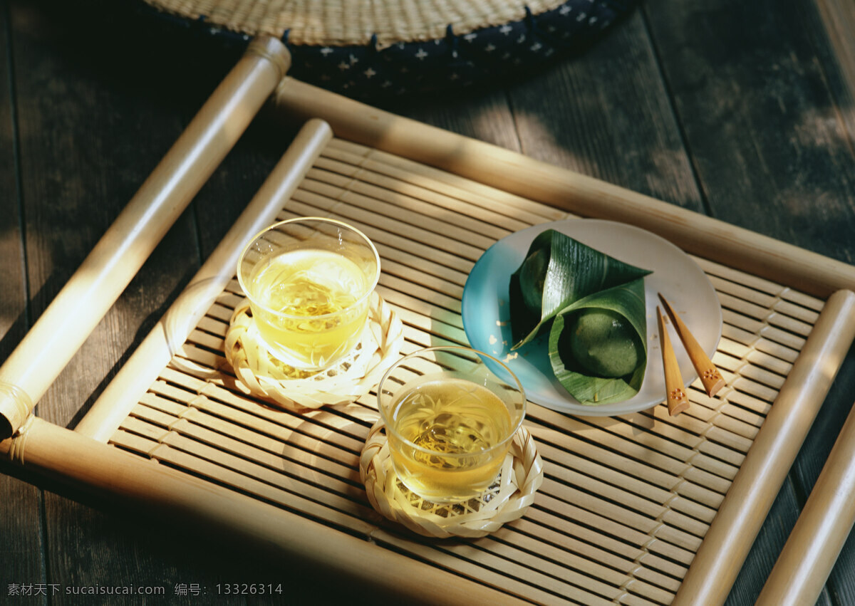 日式下午茶 下午茶 糕点 茶杯 竹盘 玻璃杯 食物 美食 食材 竹编 茶水 差点 粽子 筷子 美食摄影 餐饮美食 饮料酒水