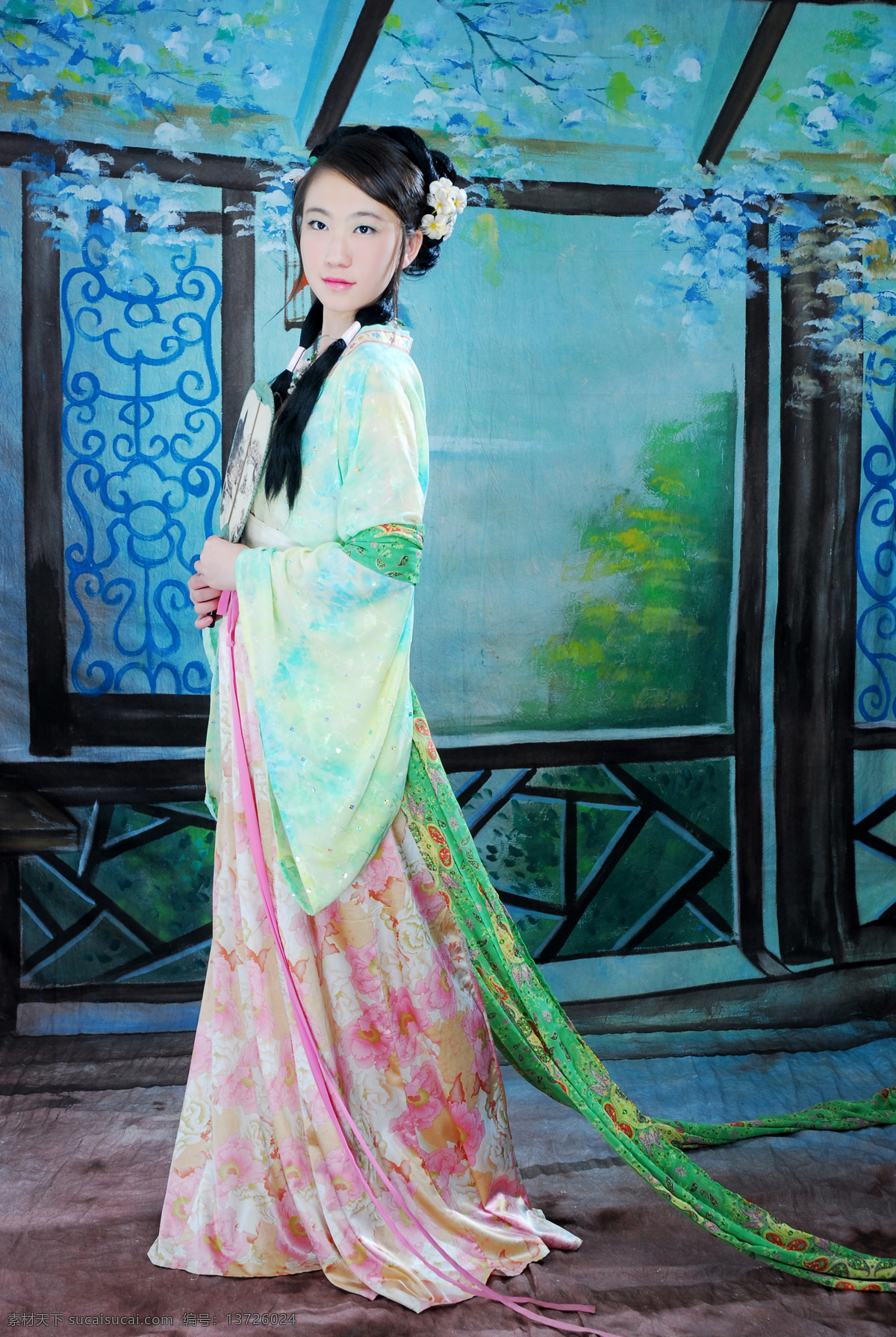 中国古装美女 中国 古装 唐装 美女 人物 油画 扇子 人物摄影 人物图库
