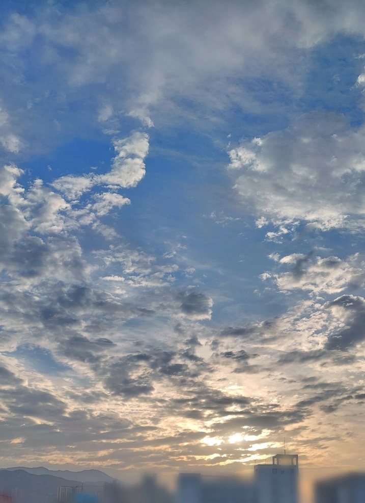 天空图片 天空 自然 背景 渐变 云层 云彩 阳光 清晨 旅游摄影 自然风景
