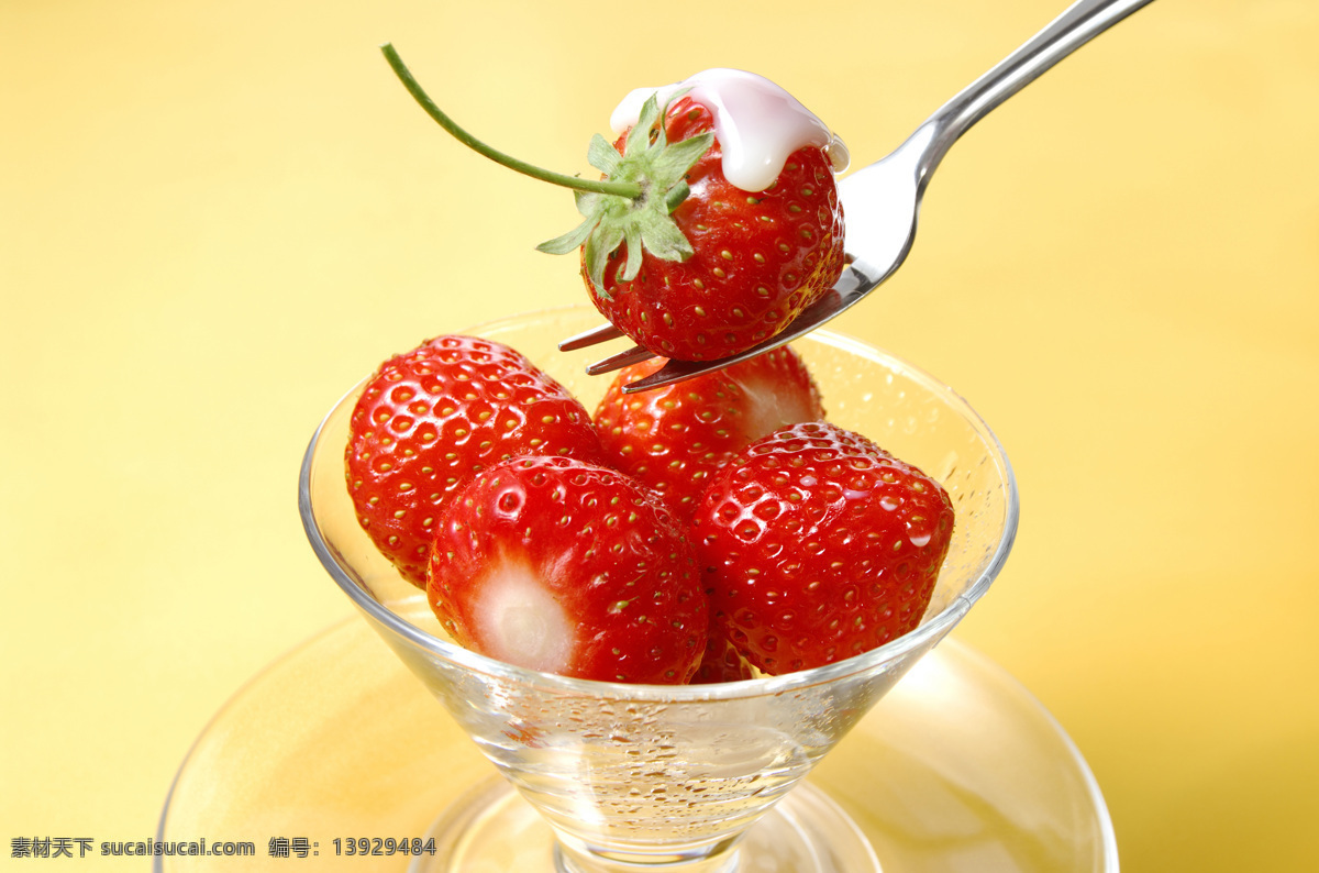 水果免费下载 草莓 叉子 高清 红色 奶油 水果 诱人 风景 生活 旅游餐饮