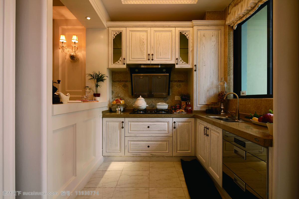 简约 厨房 白色 橱柜 装修 效果图 壁灯 窗户 方形吊顶 浅色地板砖