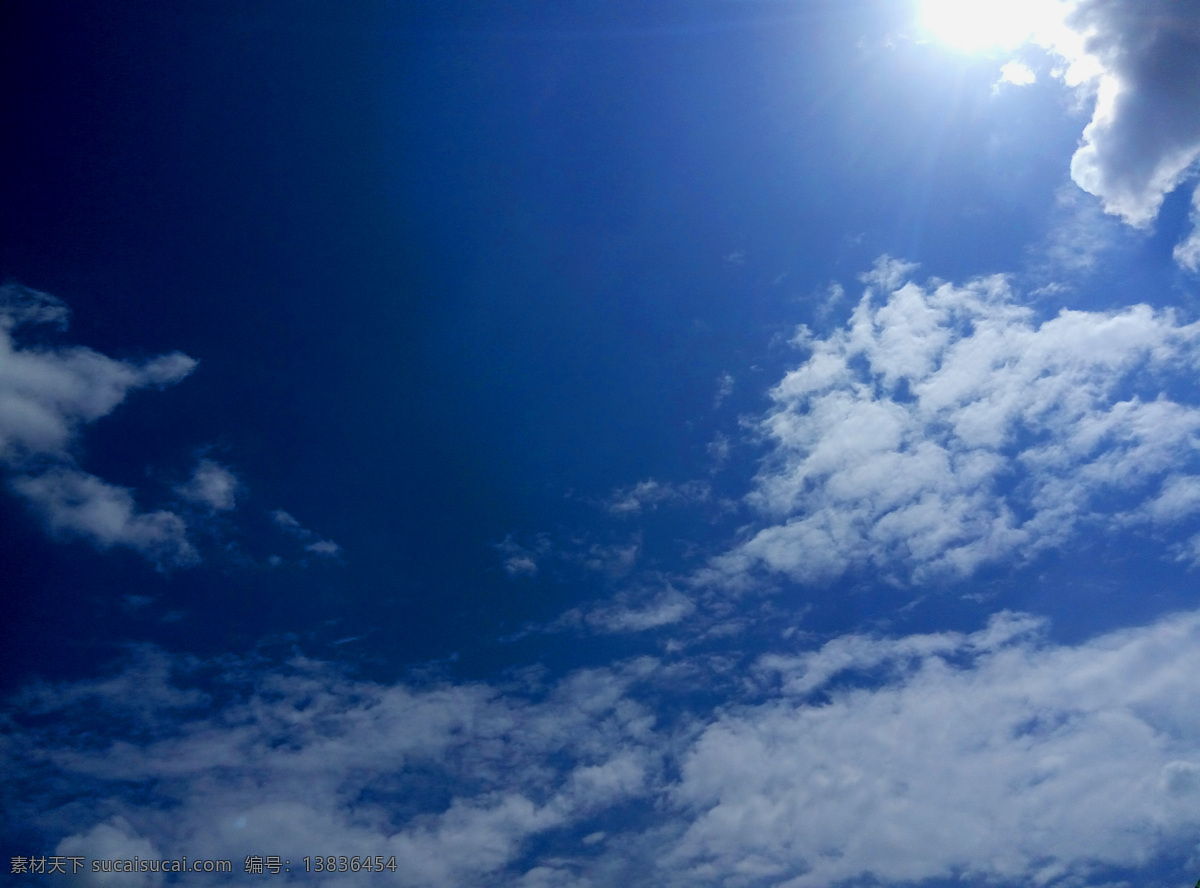 蓝天白云 云朵 天空 白云 蓝天 光芒 沿途风景 自然景观 自然风景