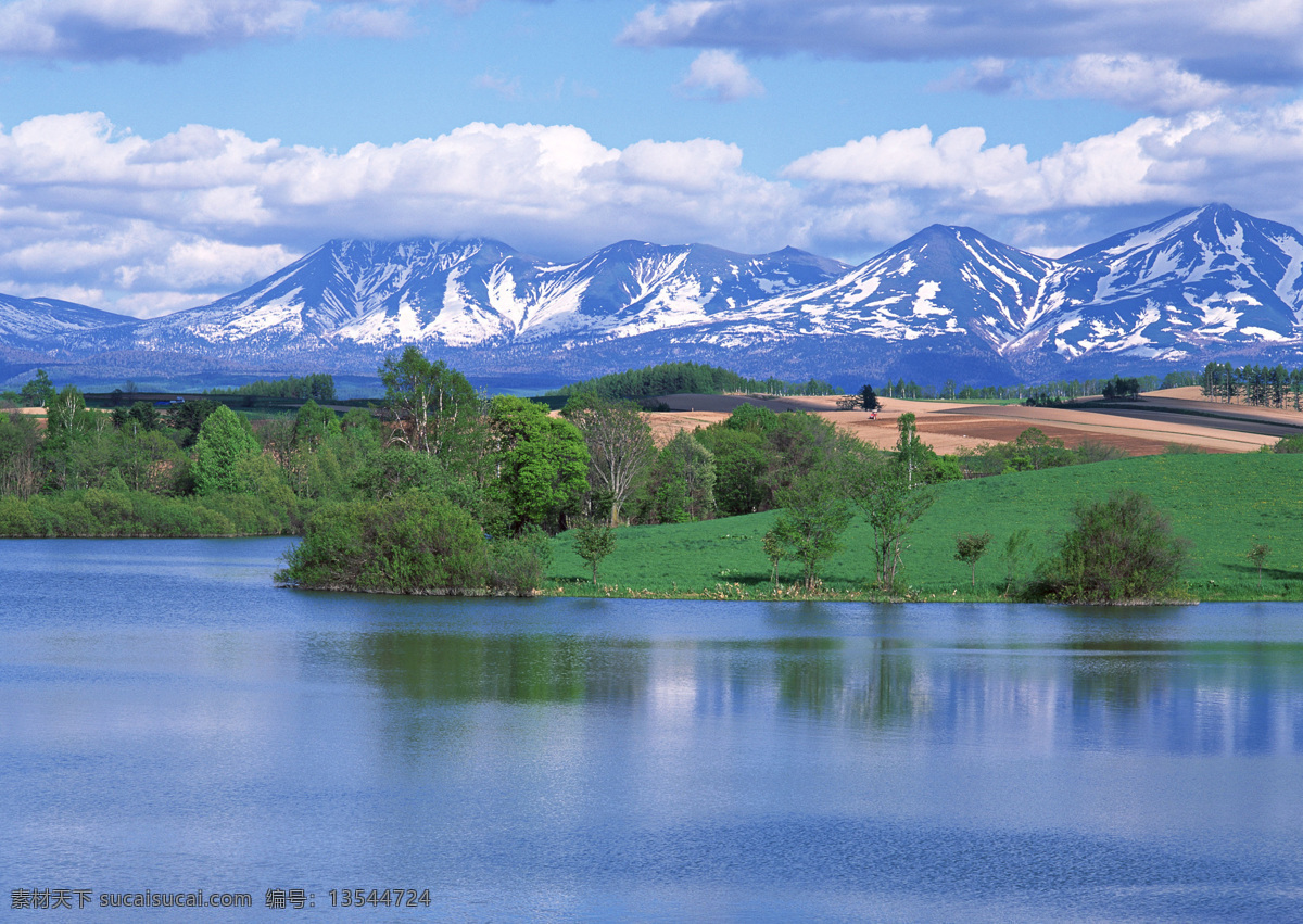 自然风景 山水树木 山 水 树木 草地 蓝天 白云 雪山 湖水 倒影 自然景观 山水风景 摄影图库