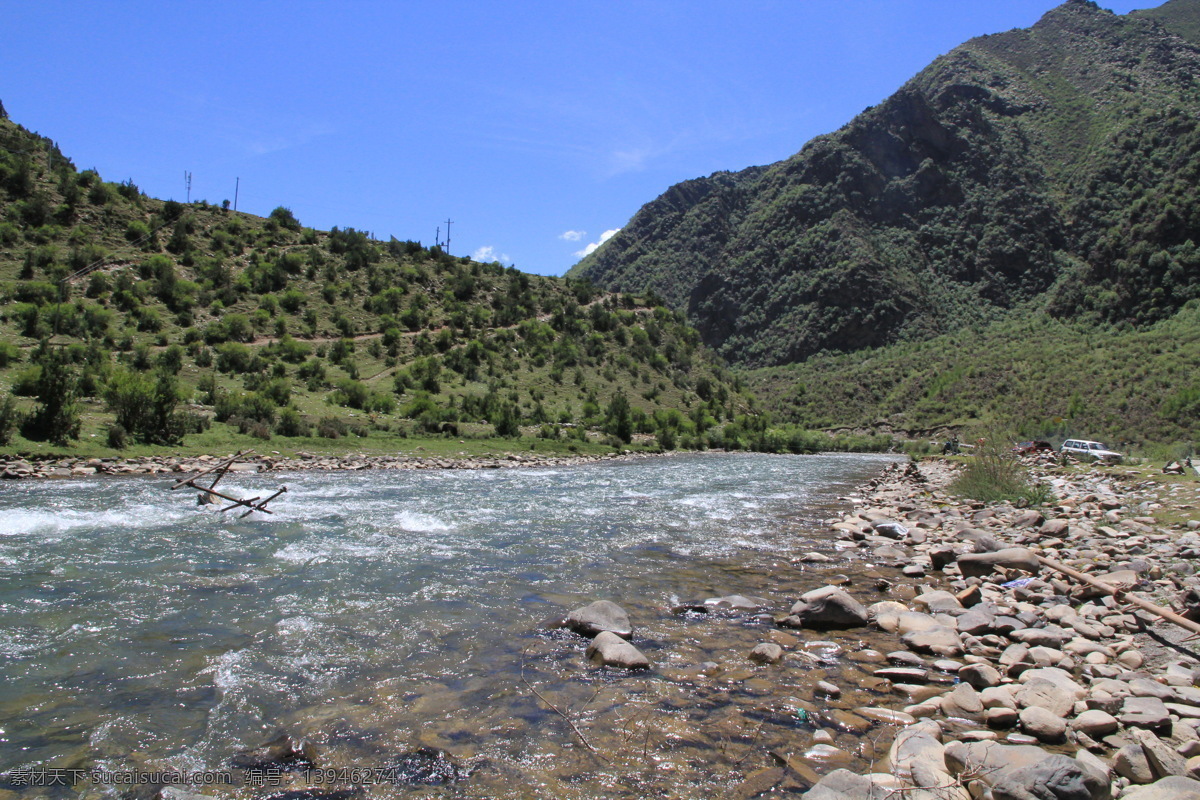 拉萨景观 拉萨 林芝 天空 树木 河流 石头 河边 小河 树林 山峰 高山 山 河水 国内旅游 旅游摄影 灰色