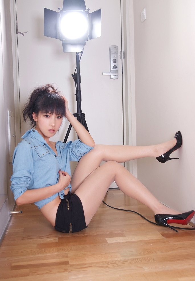 高清丝袜模特 丝袜模特 袜模特 内衣模特 性感模特 性感美女 人物图库 服装 服饰 服装广告 服饰广告 人物摄影 写真 上衣 丝袜 肉色丝袜 肉丝 袜子 长筒袜 高筒袜 女人 美女 美腿 衬衫 裤子 短裤 鞋子 高跟鞋 女性女人