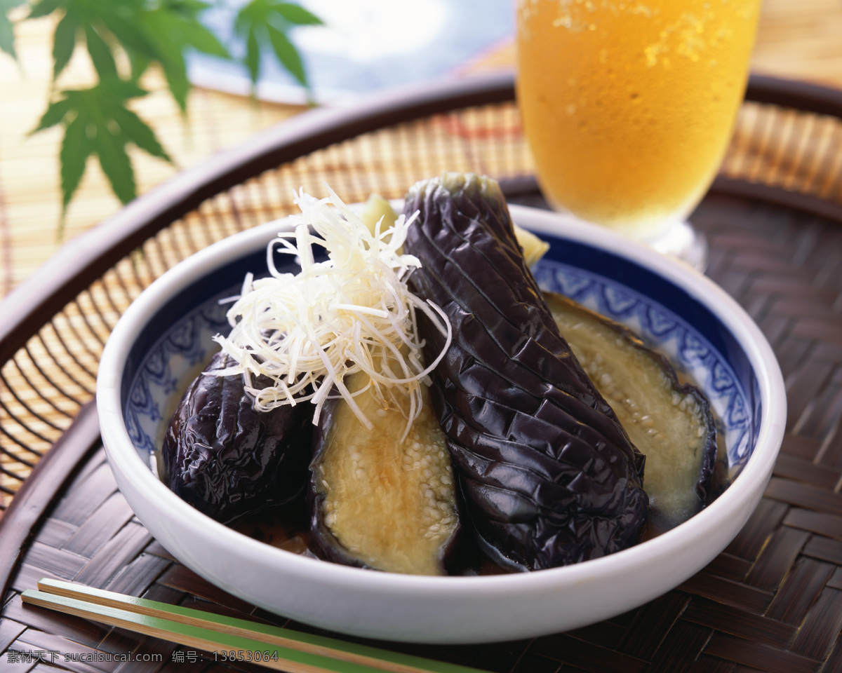 餐饮美食 瓷盘 绿叶 啤酒 茄子 摄影图库 凉拌 凉拌茄子 竹盘 竹筷 洋葱丝 矢量图 日常生活