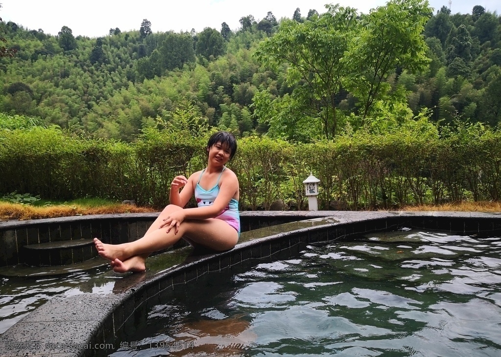 少女 温泉浴 泳衣 温泉 spa 快乐 旅游摄影 自然风景