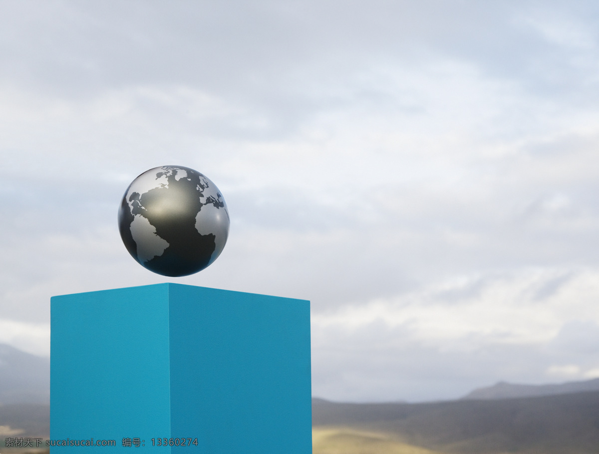 腾空 灰色 地球 商务 金融贸易 全球化 世界地图 高清图片 创意设计 创意摄影 广告设计素材 地球素材 商业素材 灰色地球 蓝色柱子 腾空的地球 天空背景 地球图片 环境家居