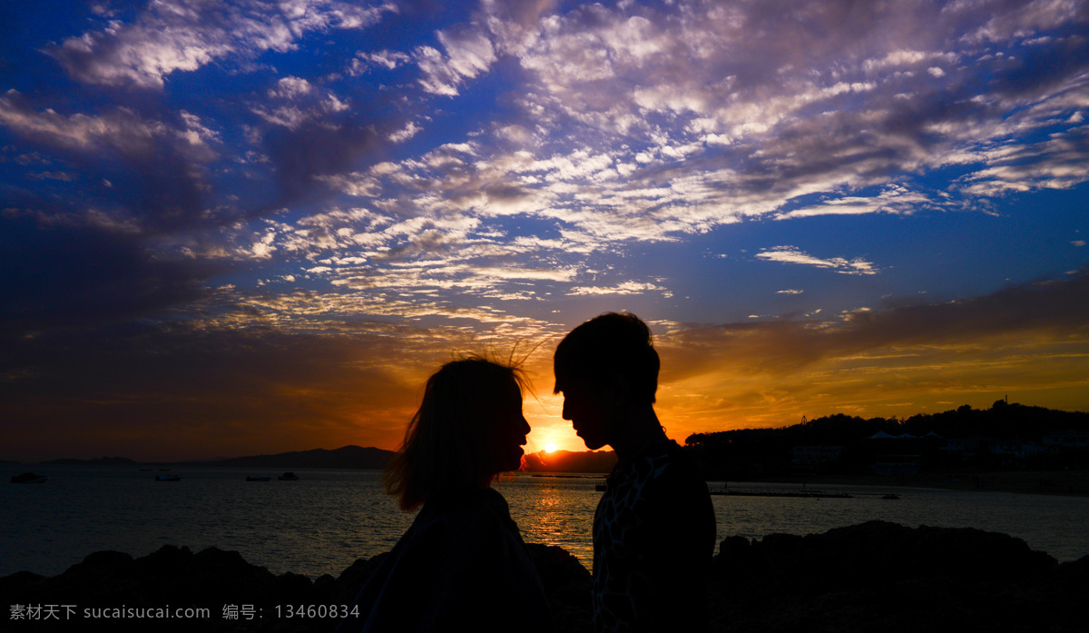 傍晚 彩云 大海 海边 礁石 蓝天 旅游摄影 人物剪影 夕阳 下 情侣 剪影 大连 付家庄 公园 自然风景 psd源文件