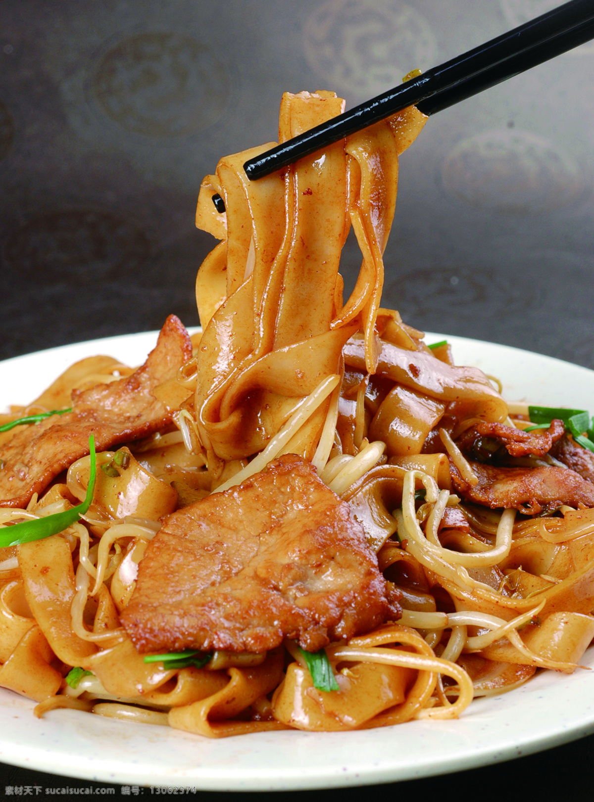 干炒牛河 干炒 牛河 牛肉 豆芽 韭菜 传统美食 餐饮美食