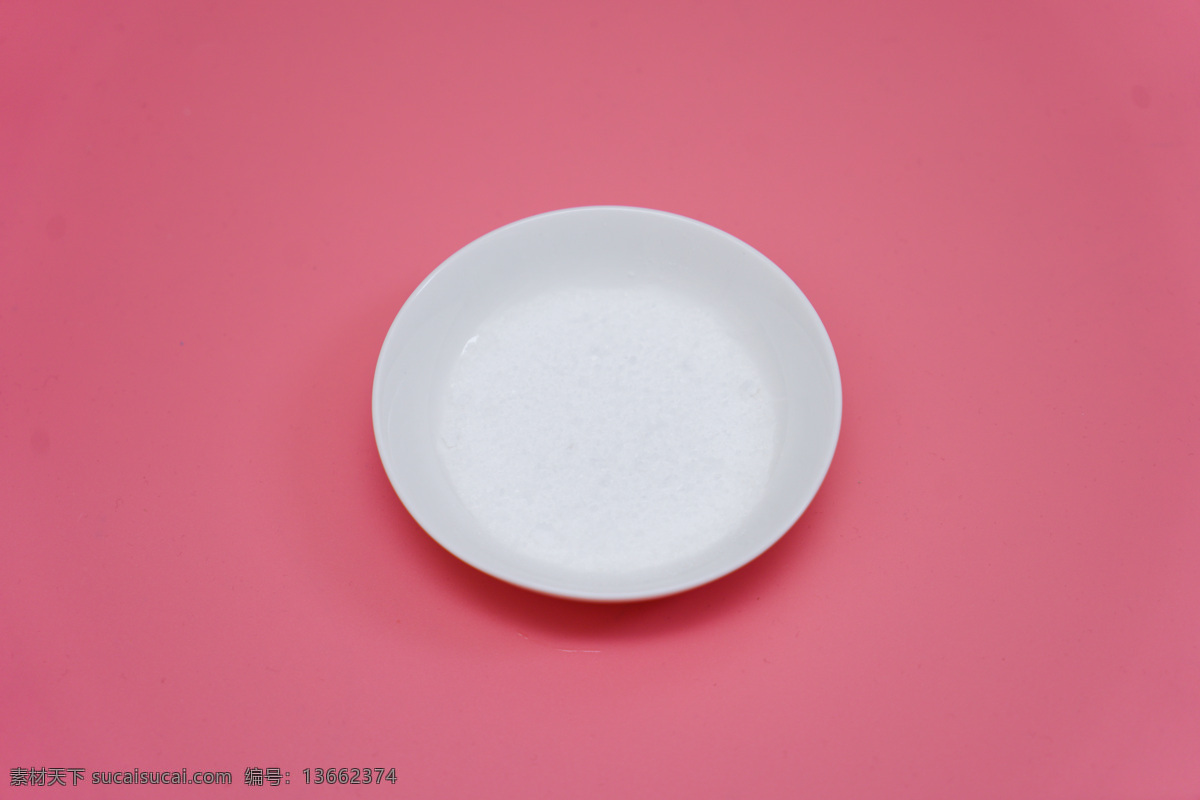粉色 背景 空 盘子 粉色背景 空盘子 餐具 厨具 小清新摄影图 摄影图案 实物摄影图