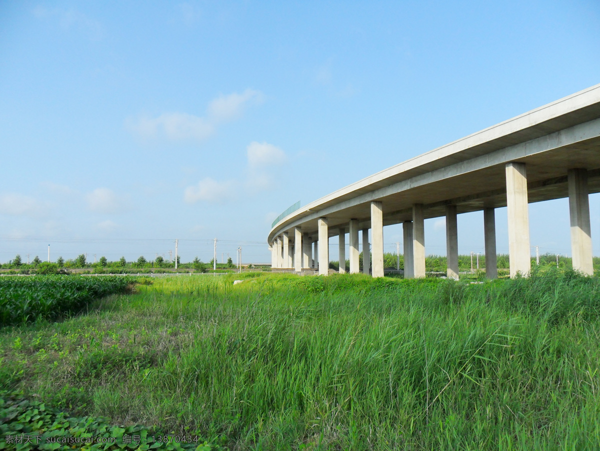 跨 铁路 大桥 白云 蓝天 绿草 湿地 风景 生活 旅游餐饮