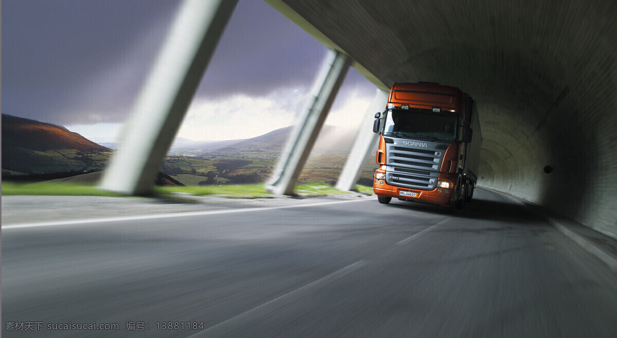 行驶 中 大型 货车 汽车 工业生产 大型货车 交通工具 交通运输 汽车图片 现代科技