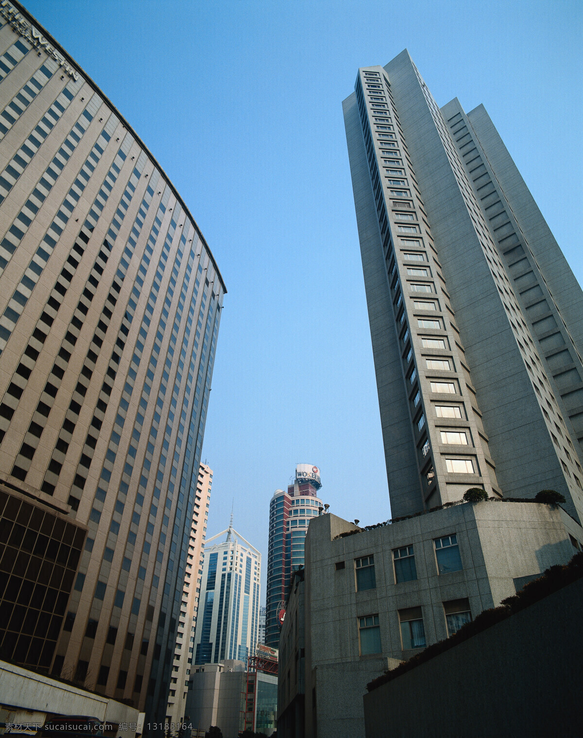 现代城市大楼 现代城市 现代都市 城市风景 高楼大厦 繁华都市 繁荣城市 道路 马路 城市风光 环境家居 黑色