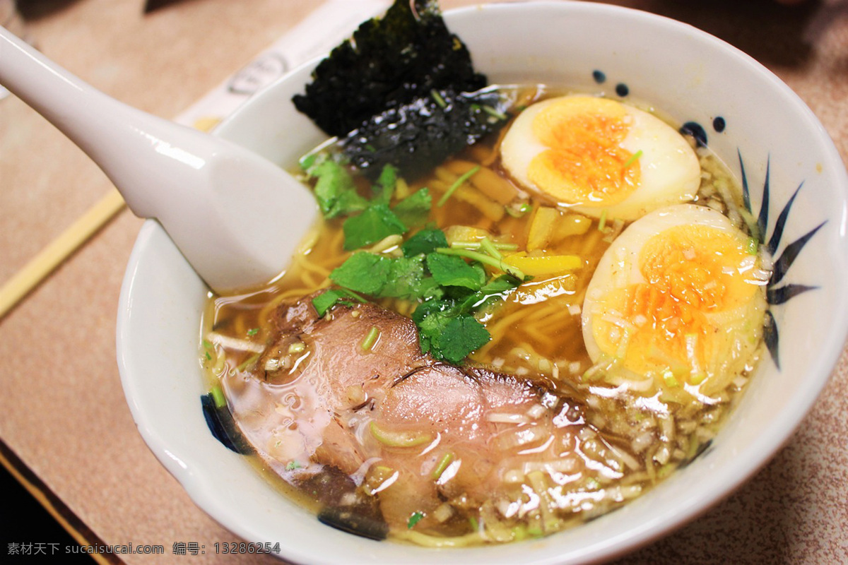 鸡蛋面 面条 面食 炒面 汤面 牛肉面 拌面 海鲜炒面 煮面 清汤面 蔬菜面 方便面 拉面 宽面 自制面 面食素材 意大利面 食物 美食 汤 面食大全