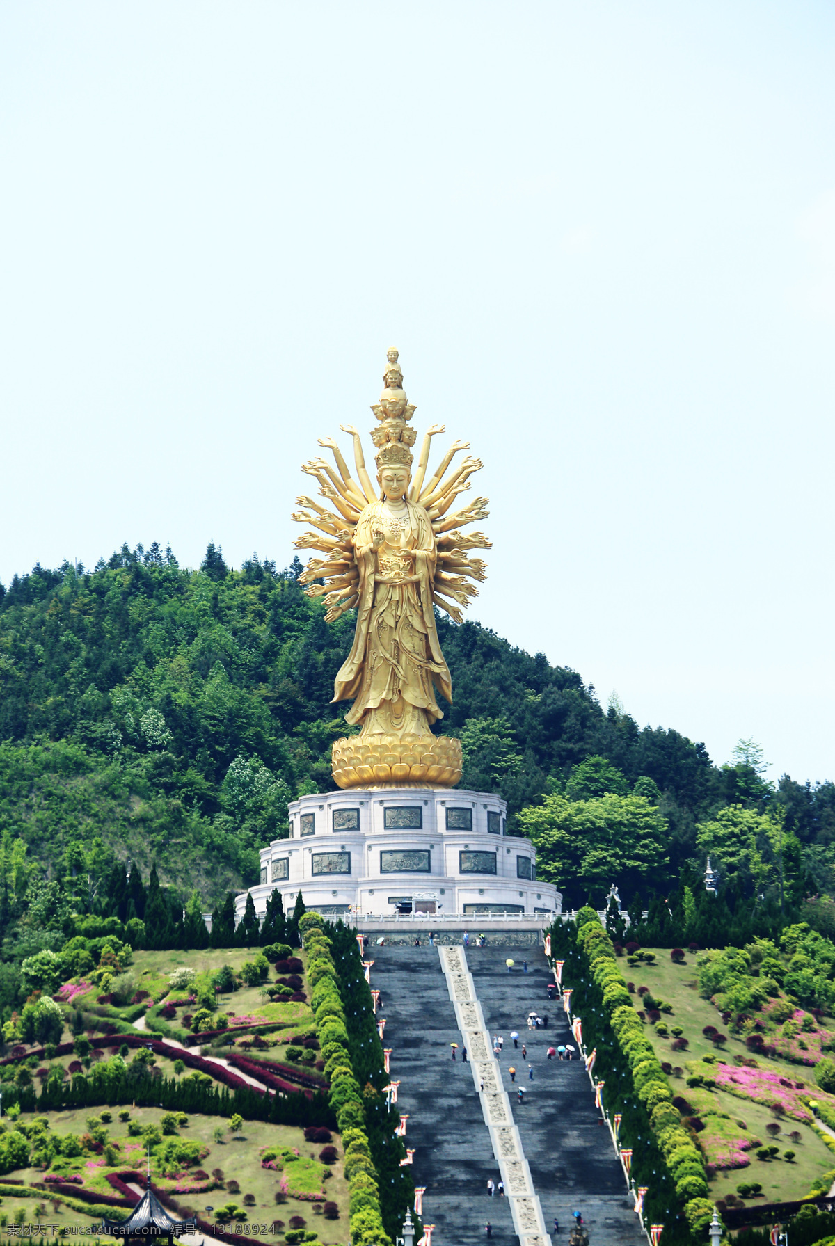 沩山密印寺 沩山 密印寺 千手观音 寺庙 佛像 山上 山腰 古寺 蓝天 爬楼梯 景区 金色 建筑园林 雕塑