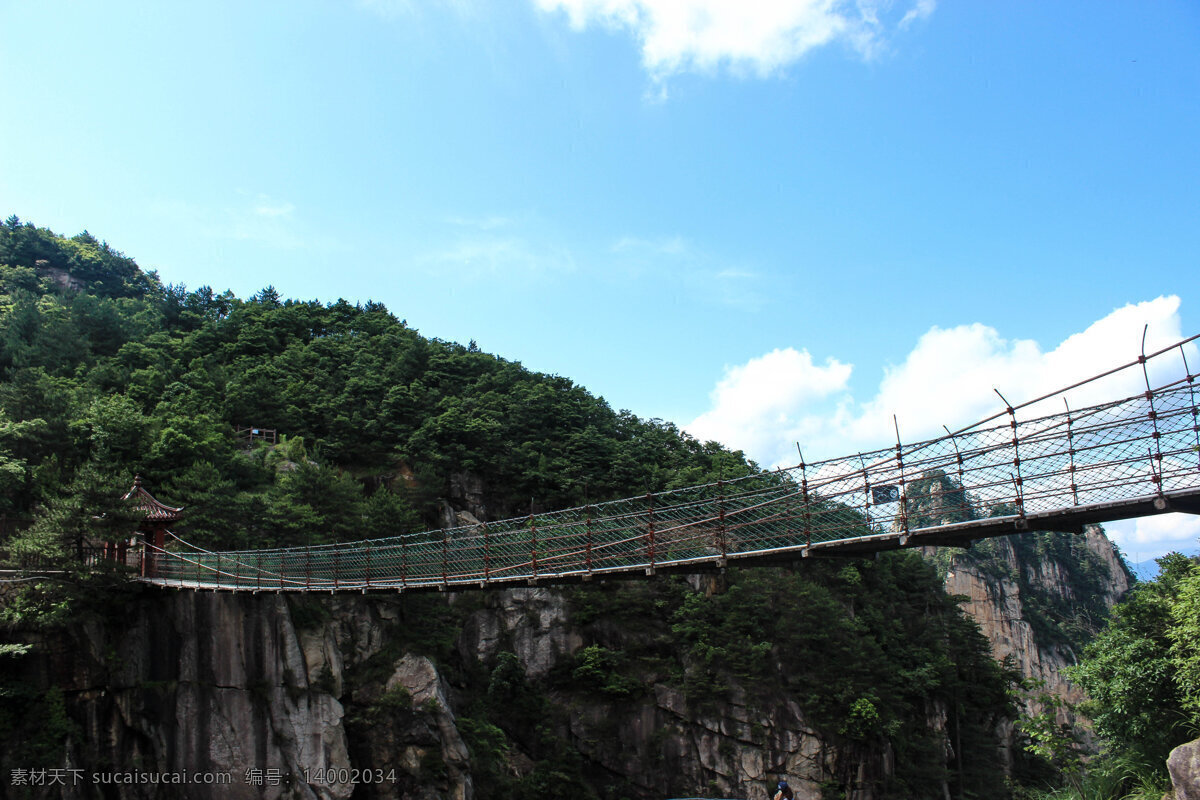 吊桥2 吊桥 桥 云 白云 蓝天 高山 旅游摄影 国内旅游