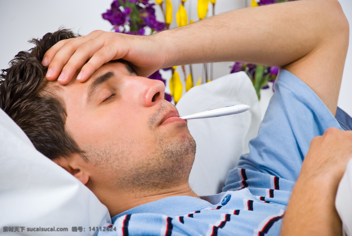 生病 男人 生病的人物 中年男性 外国男人 躺在床上 量体温 感冒 病人 生活人物 人物图片