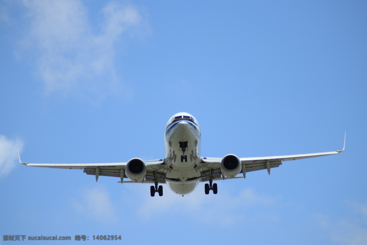 飞机 白云 蓝天 航空 机场 机长 空姐 南方航空 天上 飞行 降落 滑行 飞得更高 第一张 现代科技 交通工具