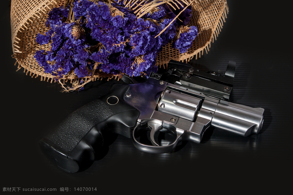美丽 鲜花 左轮手枪 美丽鲜花 紫色花朵 枪支 兵器 武器 其他类别 生活百科
