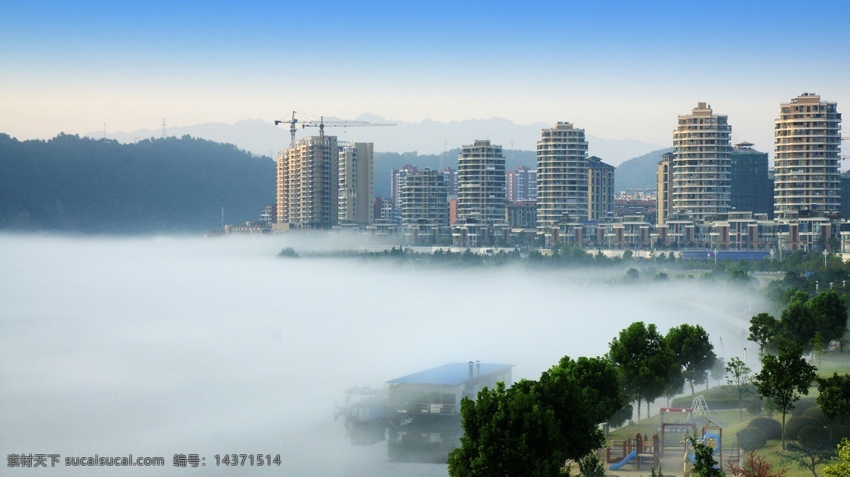 新安江 新区 早晨 晨雾楼群 吊机 江雾 山峦 远山 雾气 高楼 大厦 建筑景观 自然景观
