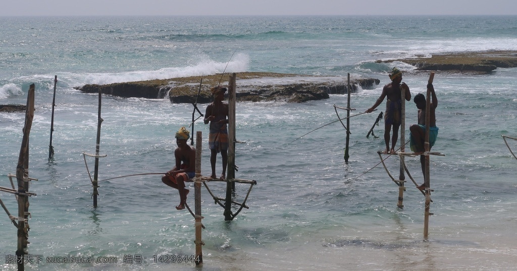 高跷海钓 斯里兰卡 印度洋 渔夫 海钓 波涛汹涌 神奇钓鱼法 斯里兰卡风光 旅游摄影 国外旅游