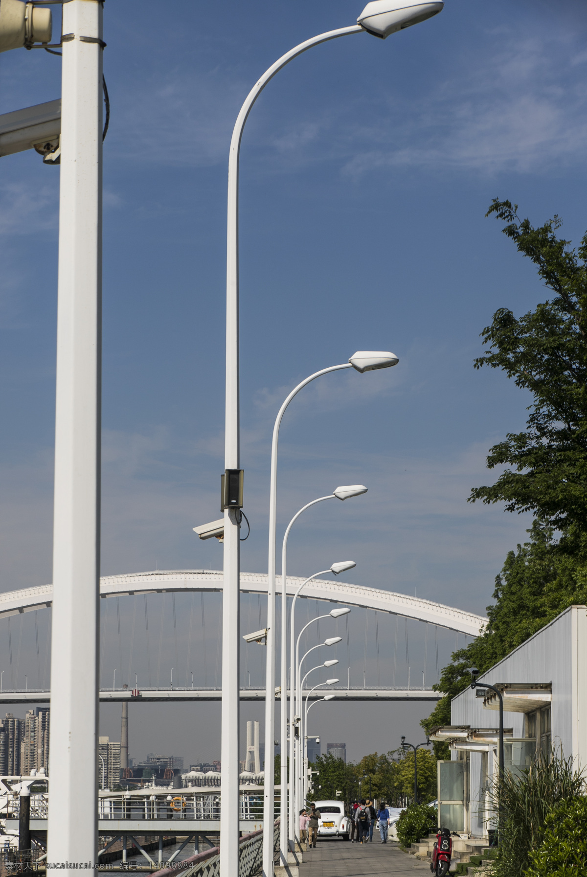 江边的路灯 江边 路灯 上海 黄浦江 后滩公园 卢浦大桥 大桥 白色 白色的路灯 建筑园林 建筑摄影